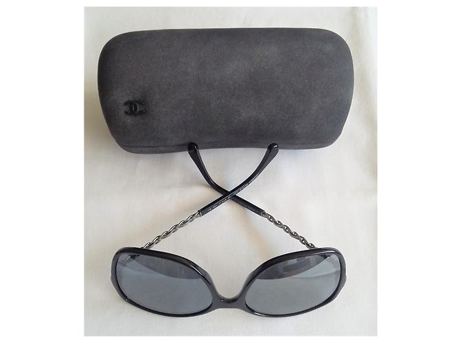 Chanel Vintage Carrées - Kettenbügel/graues Leder mit leichtem Spiegeleffekt der Gläser Schwarz Anthrazitgrau - Ansicht 8