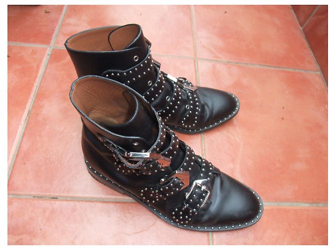Botas Givenchy Elegant Studded de piel negra Negro - vista 2
