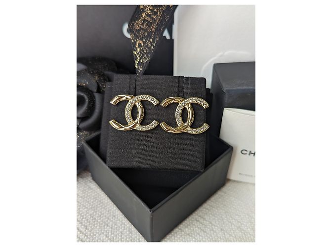 Chanel CC B21V GHW Große Kristall-Logo-Ohrringe mit Kassenzettel Golden - Ansicht 2