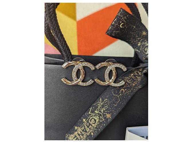Chanel CC B21V GHW Große Kristall-Logo-Ohrringe mit Kassenzettel Golden - Ansicht 4