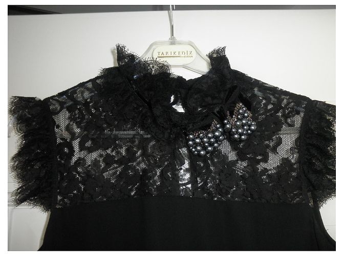 Dolce & Gabbana Schwarzes Viskose Kleid mit Perlenknoten - Ansicht 2