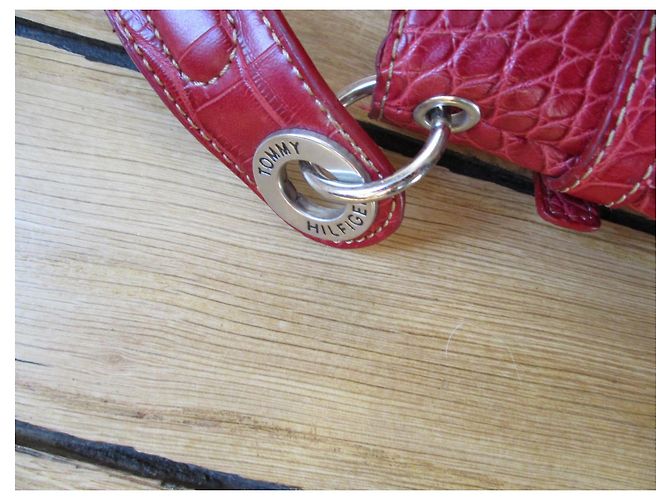 Tommy Hilfiger Rote Ledertasche, Krokoprägung. - Ansicht 6