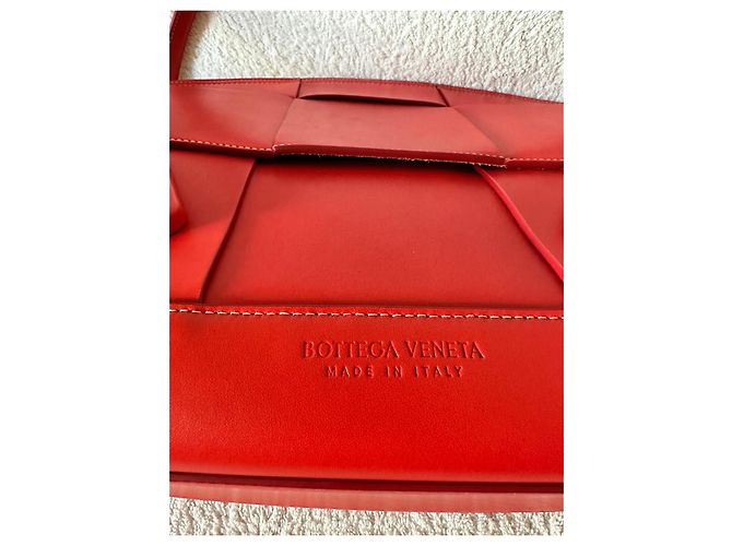 Bottega Veneta Sac Arco Medium de couleur Rouge - vue 3