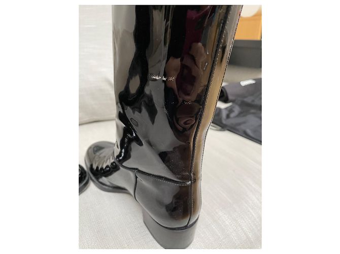 Botas Chanel en piel charol negra Negro - vista 3