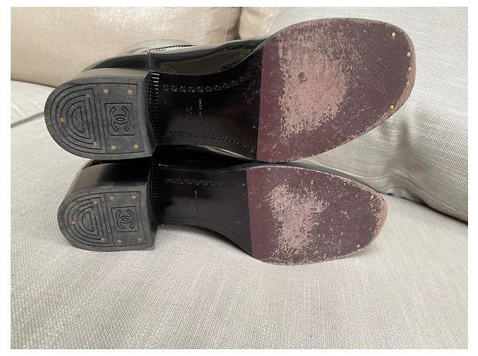 Botas Chanel en piel charol negra Negro - vista 5