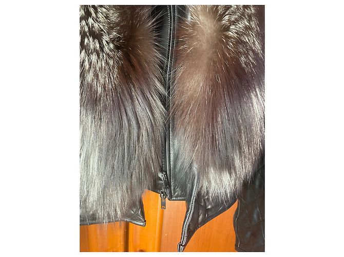 Givenchy Gesteppte Lederjacke Schwarz mit Silberfuchskragen - Ansicht 15