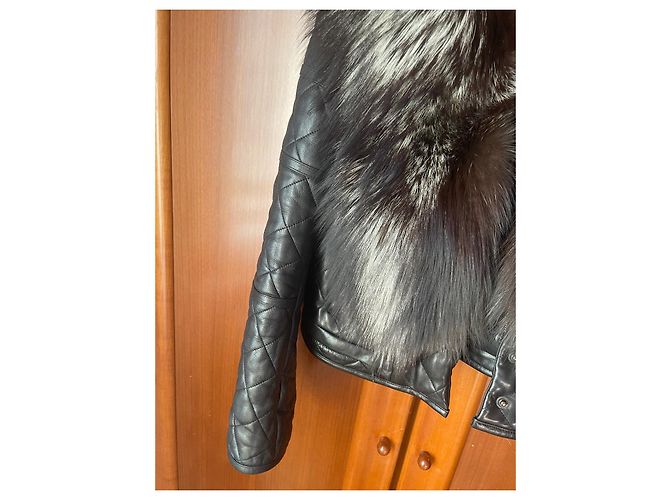 Givenchy Gesteppte Lederjacke Schwarz mit Silberfuchskragen - Ansicht 16
