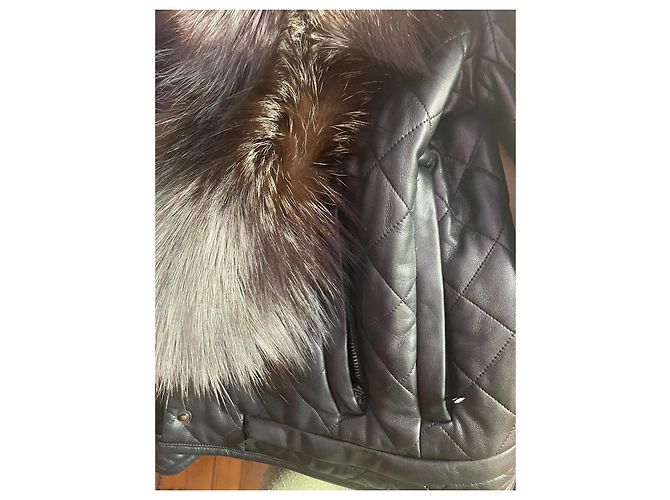 Givenchy Gesteppte Lederjacke Schwarz mit Silberfuchskragen - Ansicht 3