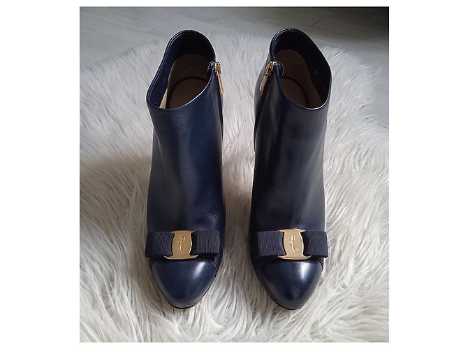 Stivaletti Salvatore Ferragamo in pelle blu navy - vista 2