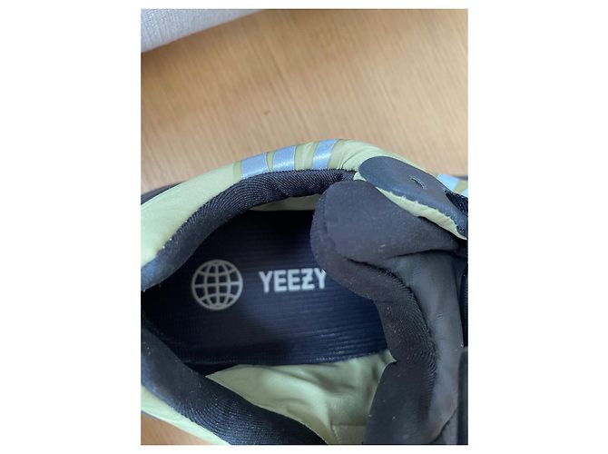 Adidas Yeezy 700 MNVN Resin Verde - vista 5