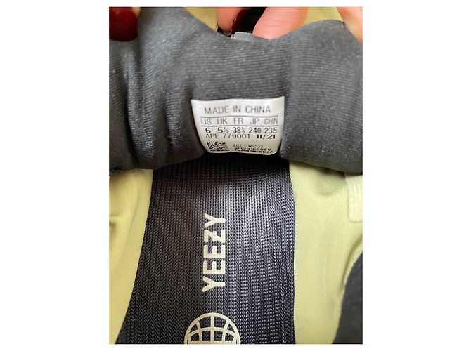 Adidas Yeezy 700 MNVN Resin Verde - vista 6