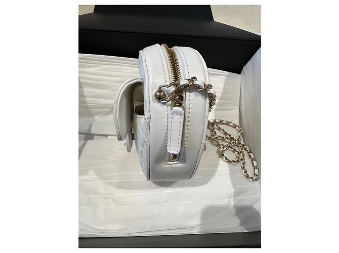 Timeless Borsa Chanel Heart in pelle bianca Bianco - vista 3