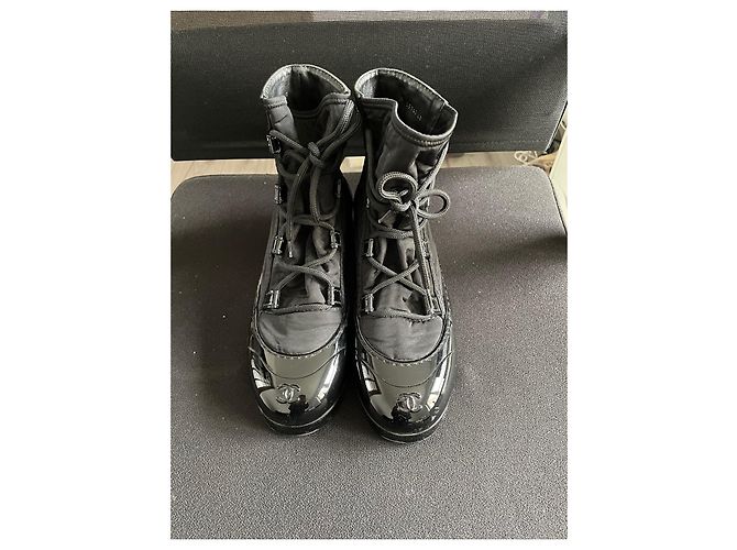 Chanel Desert Boots aus schwarzem Canvas - Ansicht 2