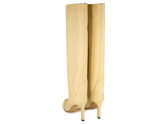 Jimmy Choo Hohe Stiefel aus Lammleder Creme 8cm Absatz - Ansicht 3