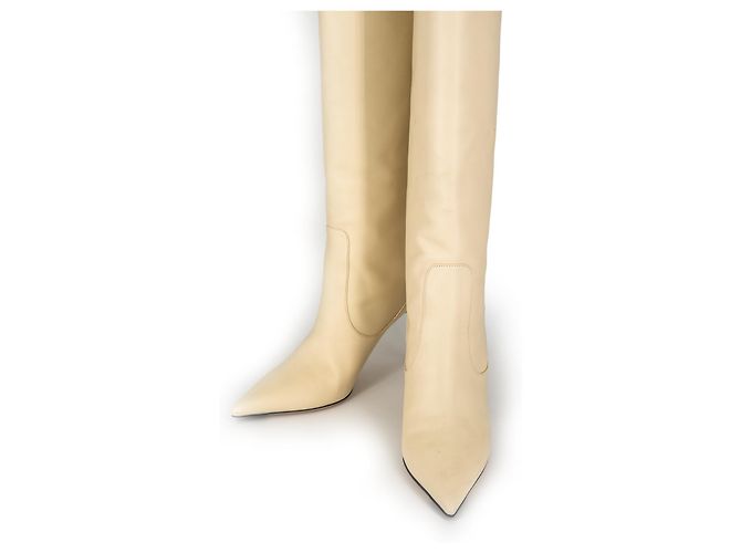 Jimmy Choo Hohe Stiefel aus Lammleder Creme 8cm Absatz - Ansicht 8