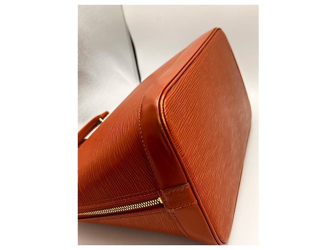 Louis Vuitton Alma in pelle Epi arancione - vista 14
