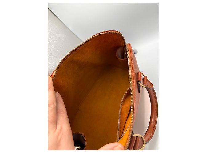 Louis Vuitton Alma in pelle Epi arancione - vista 17
