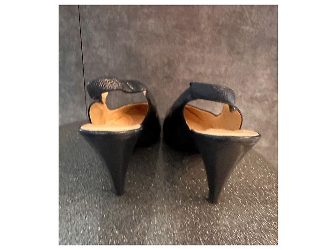 Autre Marque Décolleté in pelle blu navy con punte rosse - vista 3