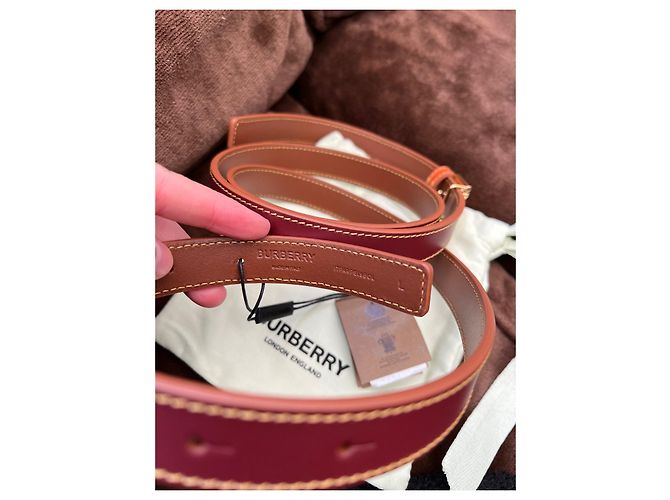 Cinto Burberry de couro marrom com fivela dourada - vista 3