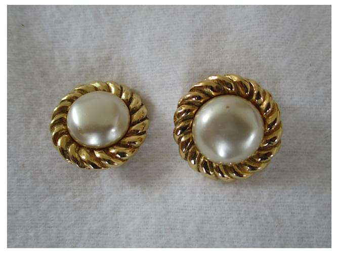 Chanel Clip in metallo dorato e perle. Gold hardware - vista 3