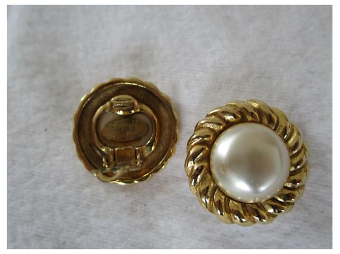 Chanel Clip in metallo dorato e perle. Gold hardware - vista 4