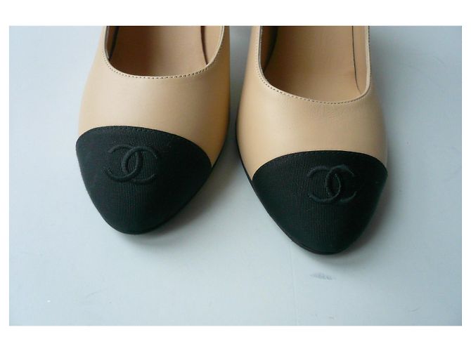 CHANEL Nuove décolleté bicolore T39C Beige - vista 5