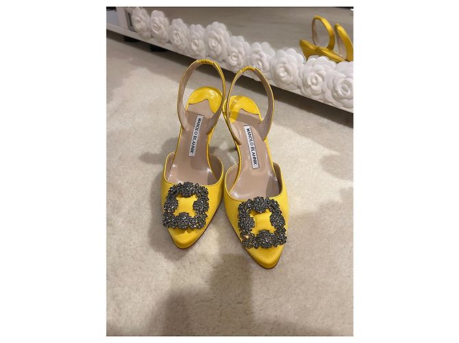 Manolo Blahnik 70 Slingback in raso giallo Hangisi mm - vista 4
