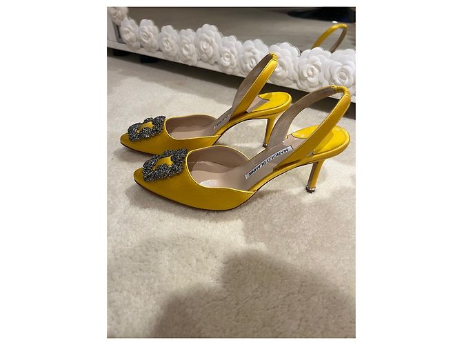 Manolo Blahnik 70 Slingback in raso giallo Hangisi mm - vista 5