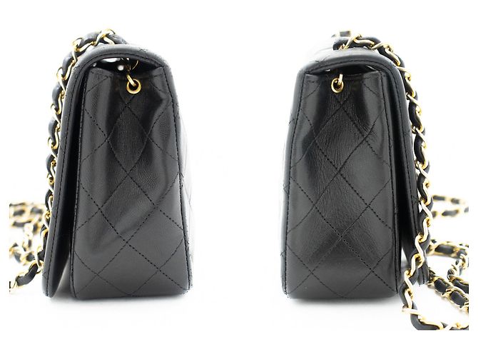 CHANEL Bolsa de Ombro com Aba Completa em Pele de Cordeiro Preto Acolchoado - vista 5