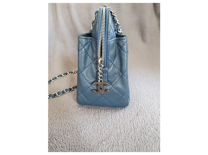 Camera Borsa a mano Chanel in pelle blu - vista 3