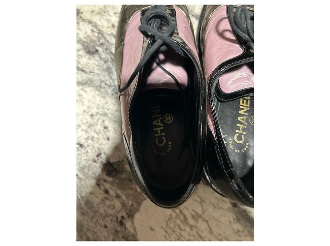 Derbies Chanel em couro preto e rosa - vista 3