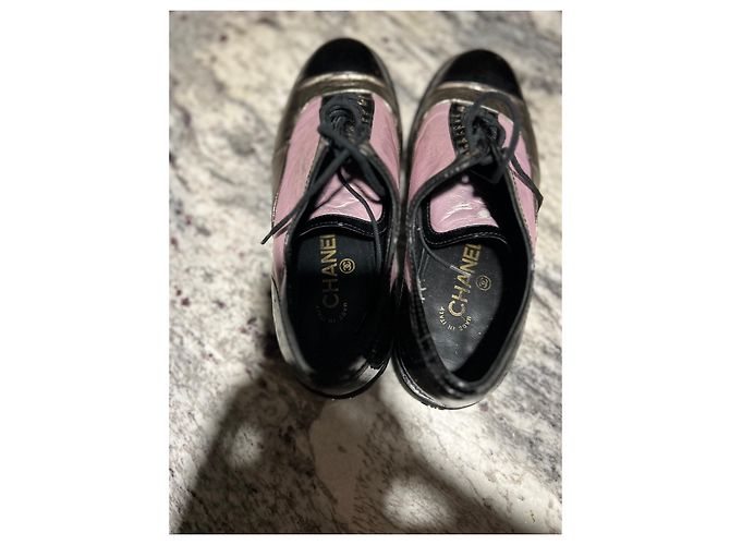 Derbies Chanel em couro preto e rosa - vista 4