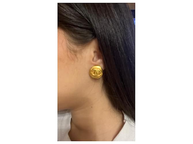 Coco Crush Orecchini Chanel CC Mark placcati oro Gold hardware - vista 4