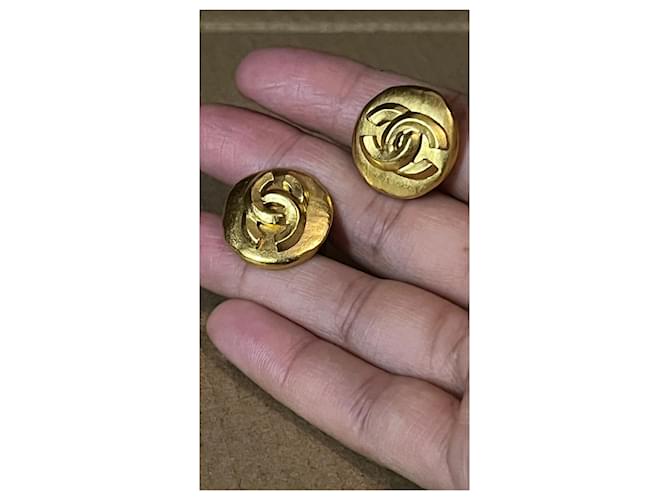 Coco Crush Orecchini Chanel CC Mark placcati oro Gold hardware - vista 5