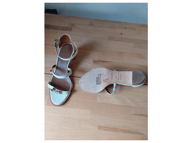 Sandali Hermès in pelle color eggshell Bianco sporco - vista 2