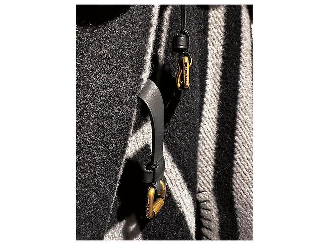 Capa Louis Vuitton de Lana Gris - vista 7