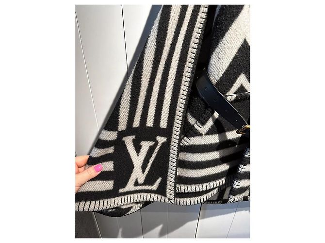 Capa Louis Vuitton de Lana Gris - vista 9
