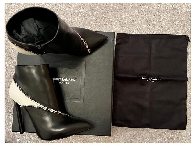 Saint Laurent Clássica Paris 110 Ankle boot com zíper em couro preto marfim Branco - vista 3