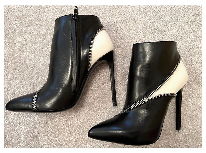 Saint Laurent Clássica Paris 110 Ankle boot com zíper em couro preto marfim Branco - vista 5