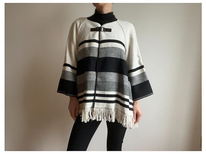 Strickjacke von Karen Millen, Poncho Weiß - Ansicht 2