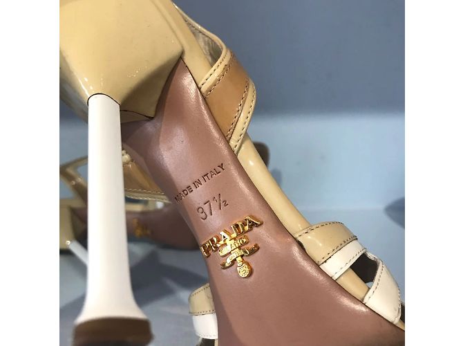 Sandali PRADA T.EU 37.5 Pelle verniciata Beige - vista 6