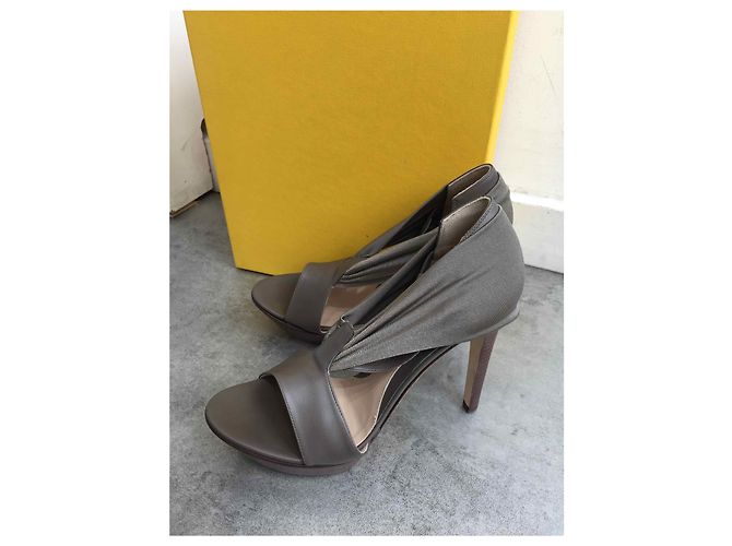 Sandali FENDI T.EU 36.5 Pelle Grigio antracite - vista 6