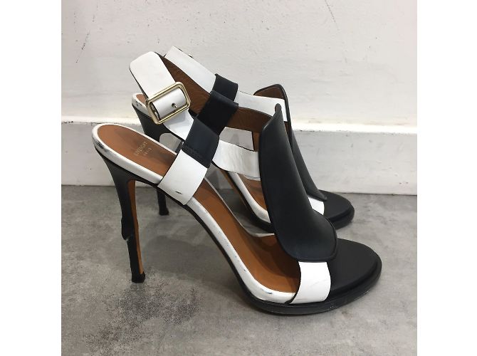 GIVENCHY Sandalen T.EU 39 Leder Schwarz - Ansicht 3