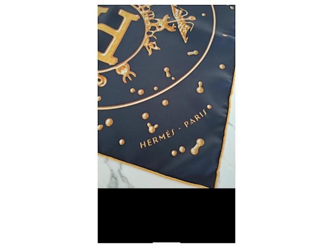 Sciarpa Hermès Gavroche in seta Oro Blu navy D'oro - vista 3