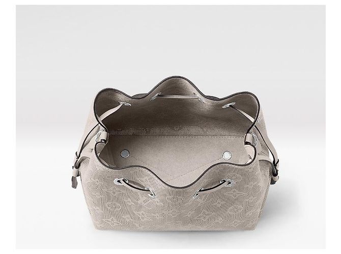 Louis Vuitton Bella Mahina Leather Handbag Grey - view 4
