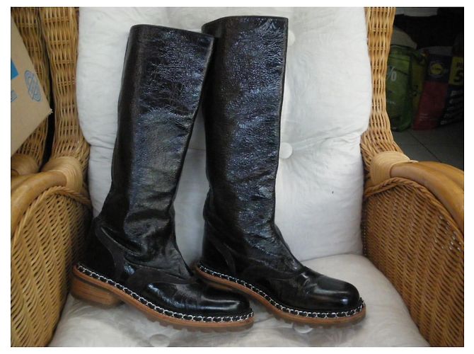 Stivali Chanel in vernice nera Nero - vista 5