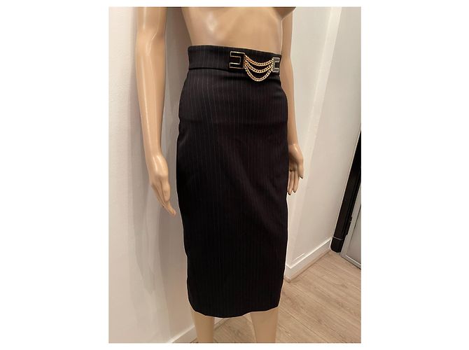 Saia lápis listrada preta Elisabetta Franchi com cinto dourado - vista 4