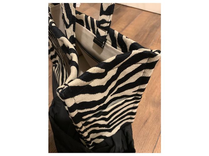 Autre Marque CELINE | Zebra Patterns Stile Casual Pelle di vitello unisex Tessuti misti Nero Beige Stampa zebra - vista 5