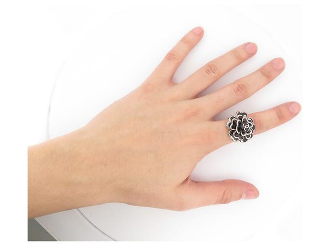 CHANEL CAMELIA T-RING 52 RING AUS SILBERMETALL UND SCHWARZEM EMAILLE SCHWARZEM EMAILLE - Ansicht 8