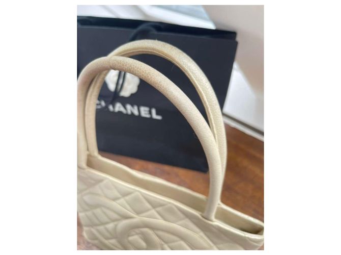 Chanel BOLSA DE CAVIAR MEDAILLON DE COURO Bege - vista 10